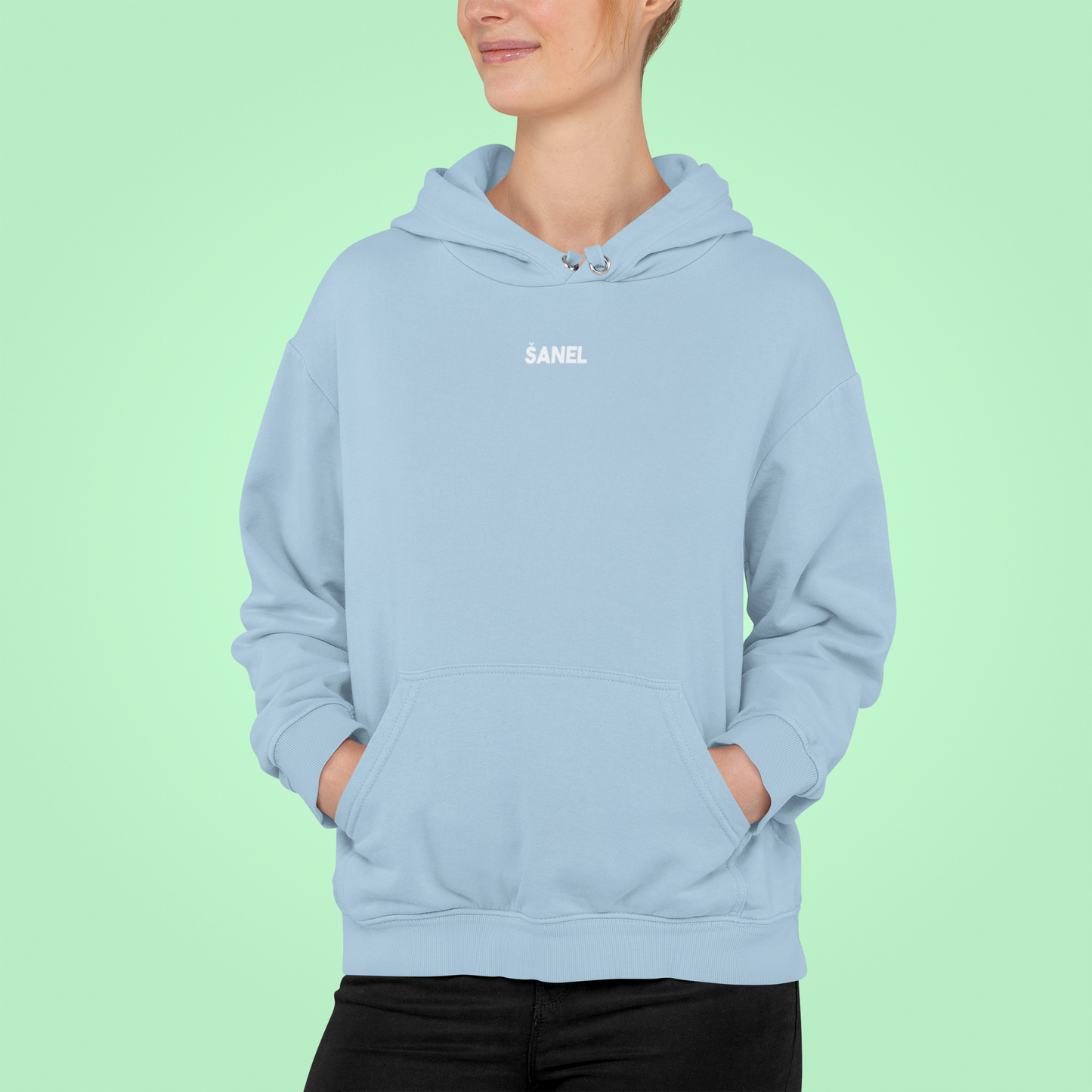 Mikina s nápisom "Šanel"