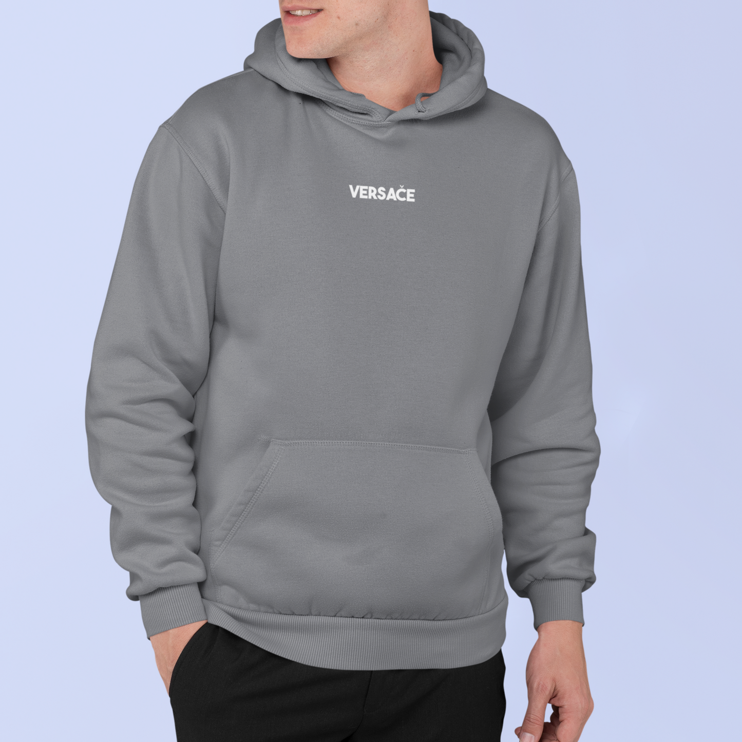 Mikina s nápisom "Versače"
