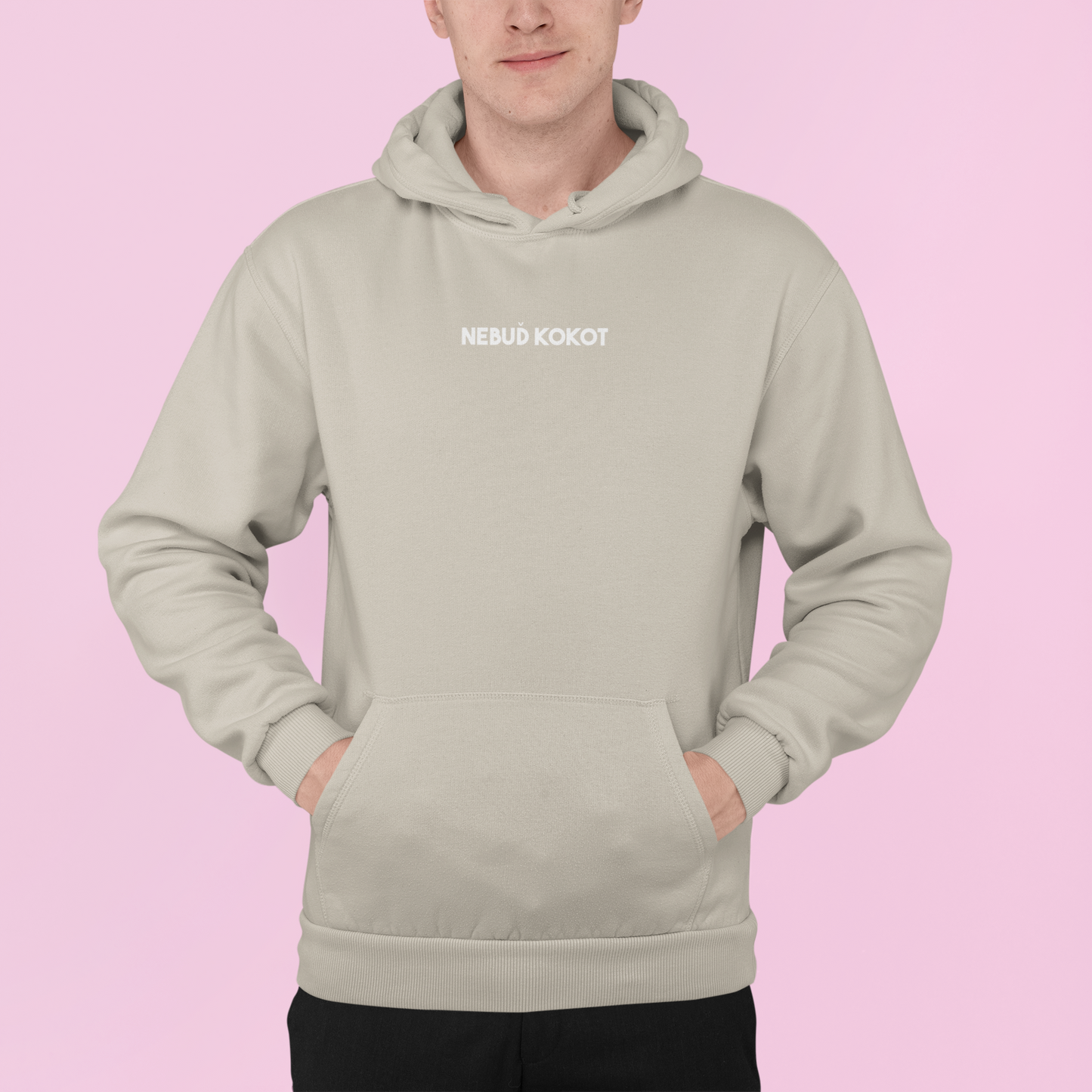 Mikina s nápisom "Nebuď kokot"